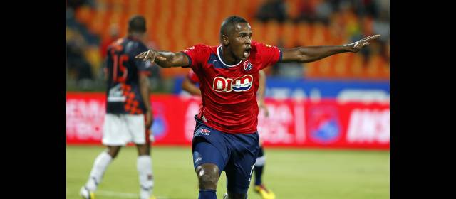 Medellín y Nacional definen variantes para crucial partido | El defensor Jéfferson Mena será ausencia del Medellín. El Bolillo baraja tres opciones para reemplazarlo. FOTO JAIME PÉREZ