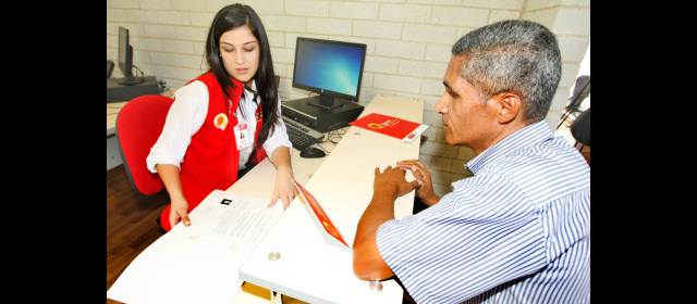 Sin trabajo no más de dos meses | Arley Muñoz Isaza busca trabajo y fue uno de los primeros usuarios del Servicio de Empleo, en Belén. FOTO JUAN ANTONIO SÁNCHEZ