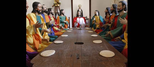 Museo de arte religioso en Santa Fe de Antioquia reabrió al público | La última cena ocupa una de las salas de exhibición. En este momento hay una exposición fotográfica temporal de la Semana Santa en Cádiz, España, ciudad hermana de Santa Fe de Antioquia. FOTOS DONALDO ZULUAGA
