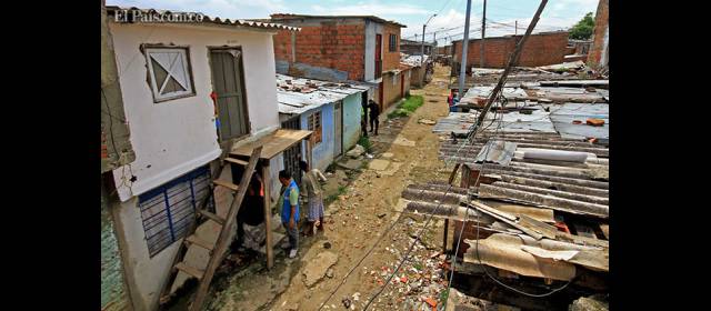 Guerra de combos desplaza a 2.000 personas en Cali | Cuatro pandillas asedian en Brisas de Comuneros. FOTO COLPRENSA