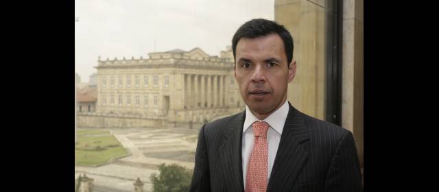 Formalismos, asesinatos y minas traban la reparación | Guillermo Rivera, representante a la Cámara, inició visitas a regiones donde se aplica la Ley de Víctimas para evaluar sus avances y dificultades. La semana pasada visitó Antioquia. FOTO COLPRENSA
