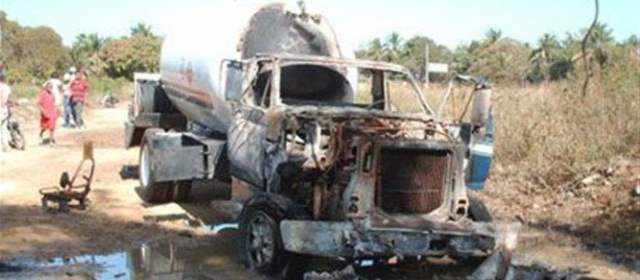 Incineran camión con gas en la vía entre Neiva y Vegalarga |