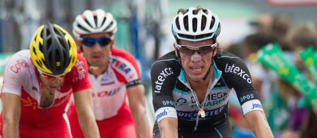 "Continuar así no vale la pena" | Este era el semblante que se le vio a Rigoberto Urán durante la etapa del lunes. FOTO AFP