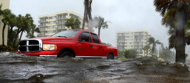 Debby: tormenta tropical obligó al cierre de autopistas en la Florida | Antes de caer la noche de este lunes, Debby había provocado una acumulación de más de un pie de lluvia en algunas parte durante 96 horas. FOTO AP