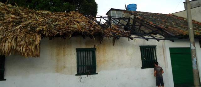 Autoridades investigarán causas del incendio de la casa de La Pola | Cortesía Guarduas estéreo | El incendio se registró poco antes de la medianoche.