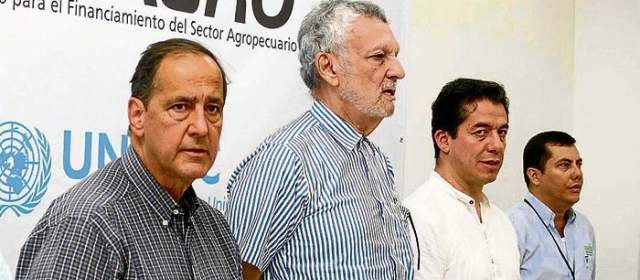 Entregan 600 hectáreas despojadas por Farc en Sucre |