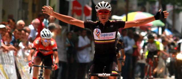 Son 12,6 kilómetros para definir la suerte juvenil | El caldense Jonathan Restrepo (Supérate) fue ganador de la cuarta etapa de la Vuelta de la Juventud-Une. FOTO LUIS E. BARBOSA