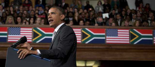 El presidente de Estados Unidos, Barack Obama es´tá de visita en Sudáfrica. Allí ha reconocido la importancia de Mandela en la historia de la humanidad. FOTO REUTERS