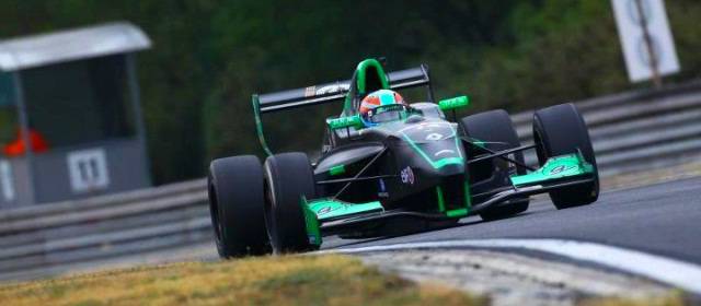 Gwen Lagrue director Lotus F1 Team Junior afirmó estar contento con el desempeño del corredor sobre pista húmeda. FOTO CORTESÍA OSCAR TUNJO