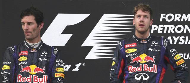 Red Bull negó la posible salida de Webber tras polémica con Vettel | El futuro de Webber en el equipo que ha ganado los tres últimos campeonatos se puso en duda después de la ruptura de confianza entre los dos pilotos producida por un adelanto no permitido por el equipo de Vettel sobre el australiano. FOTO REUTERS