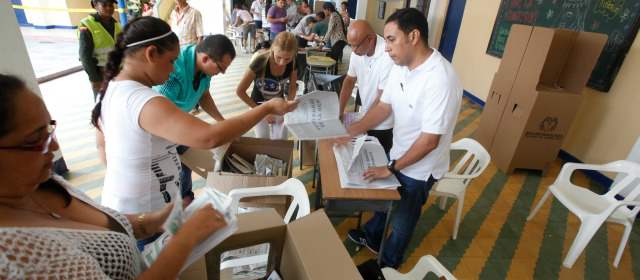 En Puerto Berrío, proceso transcurrió en normalidad | La Institución Educativa La Inmaculada fue el lugar donde la ciudadanía más votó en Puerto Berrío. FOTO JULIO CÉSAR HERRERA