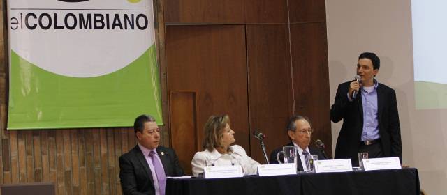 El gerente de EPM, Juan Esteban Calle, planteó los argumentos financieros de porqué la fusión. Foto: Hernán Vanegas