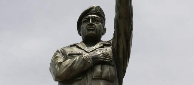 Evo Morales inauguró en Bolivia una estatua de Hugo Chávez | Foto Reuters