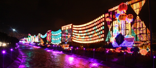 Para los alumbrados del año pasado se instalaron más de 18 millones de luces led y los del Río Medellín fueron los más visitados, según la Alcaldía. FOTO ARCHIVO