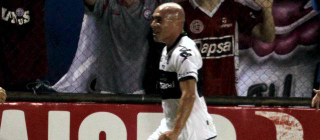 Primo de Messi y el colombiano Marín otorgan el triunfo al Olimpia | Vladimir Marín celebra el primer tanto del Olimpia. FOTO REUTERS