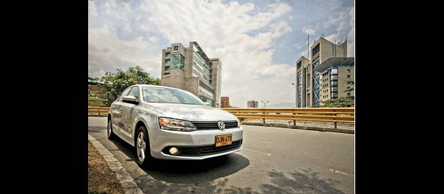 VW Jetta reinventa su clase | Un diseño sobrio, pero que refleja vanguardia en sus líneas limpias hace parte del nuevo concepto de la marca en sus modelos. FOTO JONATHAN CARVAJAL.