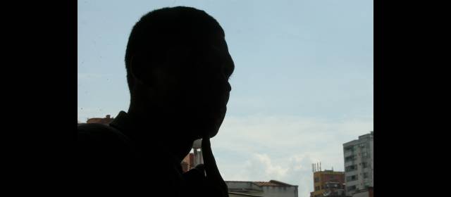 Amenazados, voz que no se oye | Fernando asegura que su desgracia comenzó después de la muerte de su tío y de su hermano a manos de paramilitares. Ahí decidió trabajar por los desplazados. FOTO JUAN ANTONIO SÁNCHEZ