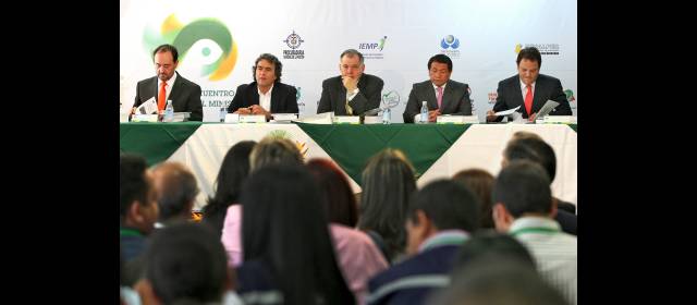 En Colombia hay 233 personeros amenazados | En la mesa: el gobernador Fajardo, el procurador Ordóñez, el defensor Otálora y el personero Santamaría. FOTO JUAN ANTONIO SÁNCHEZ