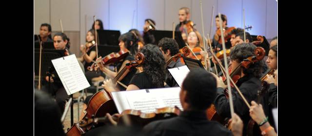 El Festival termina con estilo colombiano | La Orquesta Filarmónica Joven de Colombia reúne a talentosos músicos de todo el país que esta tarde mostrarán su talento bajo la batuta de Salvatore Accardo. FOTO CORTESÍA