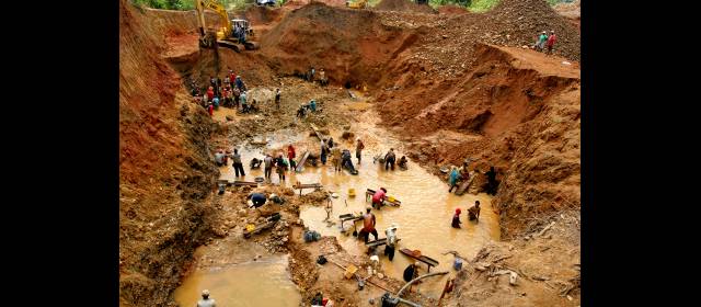 En el limbo jurídico la legalización en Antioquia | En el Bajo Cauca predominan varias formas de minería, entre ellas la que se hace a cielo abierto. La Gobernación ha adelantado procesos de formalización. FOTO JUAN ANTONIO SÁNCHEZ