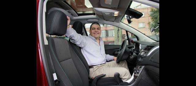 Gustavo deja que maneje la fiera | Gustavo dice que los colombianos cuando manejan se convierten en Hulk: energúmenos al volante. FOTO COLPRENSA