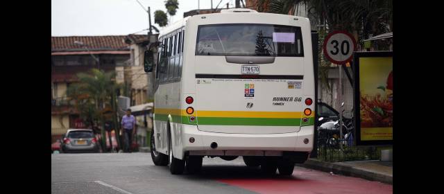 Quejas por lentitud en la ruta alimentadora de Buenos Aires | El pasado jueves 2 de enero entraron en operación tres nuevas rutas alimentadoras en el Nororiente de la ciudad que benefician a las comunas 1, 2, 3 y 4. FOTO MANUEL SALDARRIAGA