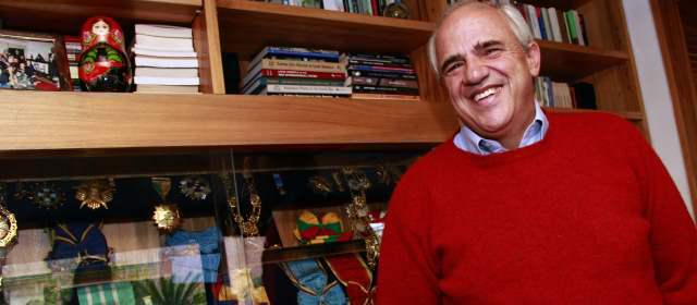 "De este lado de la paz hay intelectuales, en el lado de la guerra hay hackers": Samper |