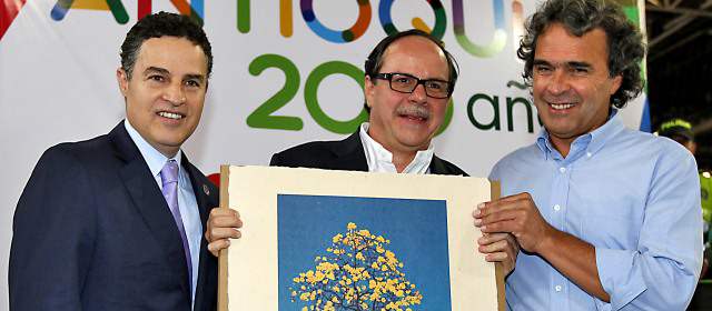 Antioquia exaltó 11 empresas líderes | Luis Miguel De Bedout Hernández, presidente del Grupo Editorial El Colombiano, recibió la distinción. FOTO JULIO CÉSAR HERRERA