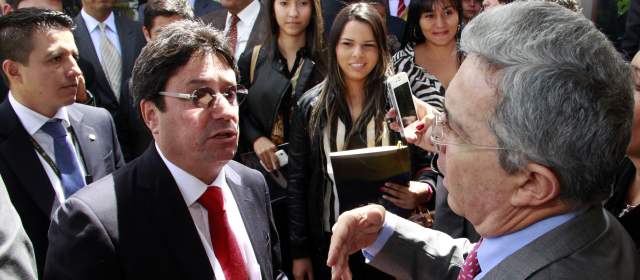 "Nunca hundirán el barco de nuestra amistad": Francisco Santos |