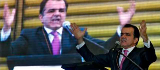 Con Pacho en silencio, Zuluaga busca exposición