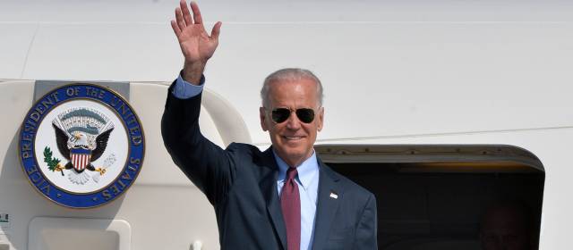 Biden llamó a Moscú a persuadir a los "separatistas prorrusos" a que depongan las armas. FOTO AFP