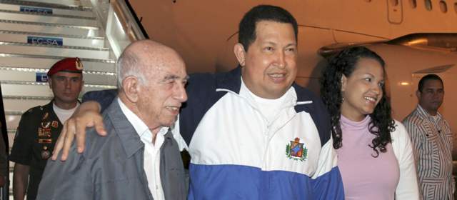 Chávez reinició tratamiento de radioterapia en Cuba | El presidente Chávez llegó acompañado de su hija para seguir el tratamiento contra el cáncer en La Habana, Cuba.
