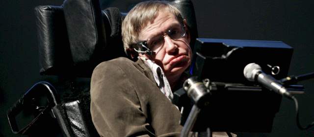 Stephen Hawking estimó que en 50 años el hombre vivirá en la luna