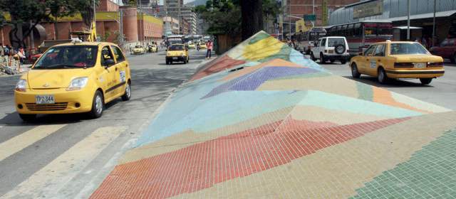Alcaldía realiza mantenimiento a las pirámides de la avenida Oriental |