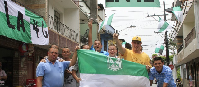 Los hinchas de la 46 se animaron con la final y luego celebraron con el título. FOTO RÓBINSON SÁENZ