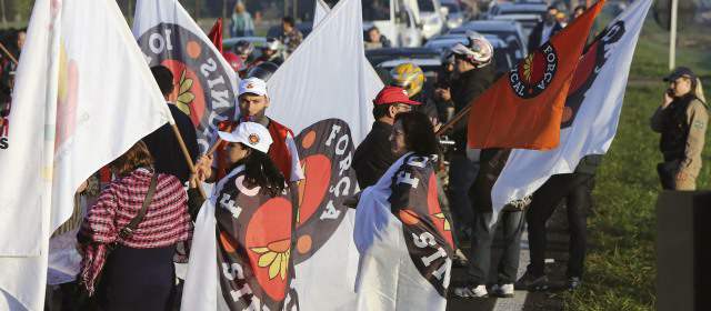 En la calle, el sindicalismo le ganó pulso a Rousseff | Miles de manifestantes bloquearon caminos en varias ciudades brasileñas. FOTO REUTERS