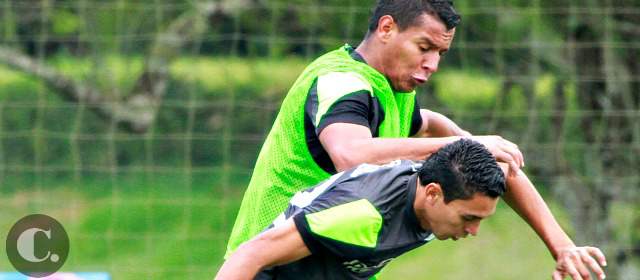 Cirugía a Neco; Bocanegra está en observación | Daniel Bocanegra y Diego Peralta, jugadores de Nacional. Todos están concentrados en dos revanchas. FOTO Róbinson Sáenz