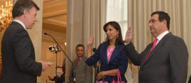 Presidente Santos hizo un llamado para mantener dinámica de la economía | Juan Manuel Santos tomó el juramento de los nuevos miembros de la Junta Directiva de Emisor, Ana Fernanda Maiguashca Olano y Adolfo Meisel Roca. Foto: Colprensa