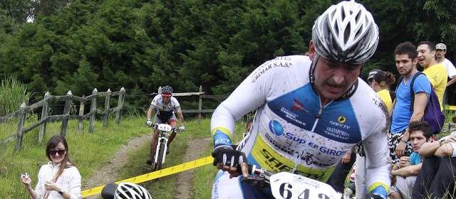 Las alas que brinda ser el gran campeón del Clásico El Colombiano | El año pasado Carlos Mario Restrepo tuvo destacadas actuaciones en ruta y ciclomontañismo. Gran campeón. FOTO DONALDO ZULUAGA