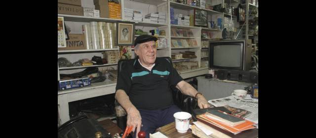 El fuerte de Jairo Jiménez era la formación | Jairo Jiménez Giraldo empezó a trabajar el minibásquet con los estudiantes del colegio Calasanz en 1960. FOTO ARCHIVO