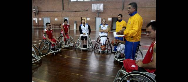 Colombia viaja por gloria paralímpica | Selección Colombia de baloncesto en sillas de ruedas que estará en los Juegos de Londres. FOTO COLPRENSA