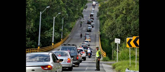 Accidente en Urabá afectó el retorno en vías de Antioquia | El retorno por la Conexión Vial de Occidente estuvo muy concurrido, pero en orden, según la Policía. FOTO JUAN ANTONIO SÁNCHEZ