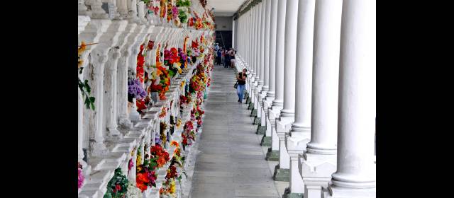 El museo cementerio San Pedro llega a sus 170 | El cementerio también es considerado museo. La idea es que además de lo funerario, sea un lugar para el encuentro, la reflexión y las actividades culturales. FOTO JUAN ANTONIO SÁNCHEZ
