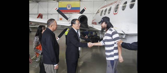 Liberación de chinos deja en duda palabras de Farc | El embajador chino, Wang Wiaoyuan, aseguró que aún no se sabe que grupo secuestró a sus tres compatriotas. FOTO AP