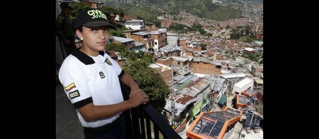 La embajadora de las escaleras | Estéfany conoció más gente arriba de su casa, gracias a las escaleras eléctricas. FOTO RÓBINSON SÁENZ