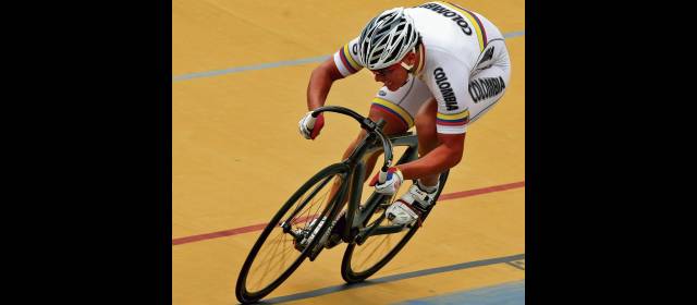 Récord mundial, gran ambición de Puerta | Fabián Puerta retuvo título panamericano del keirin, seguido por Santiago Ramírez. Anoche logró otro oro (kilómetro) y récord panamericano. Intentará hacer récord mundial en 200 metros. FOTO Juan A. Sánchez