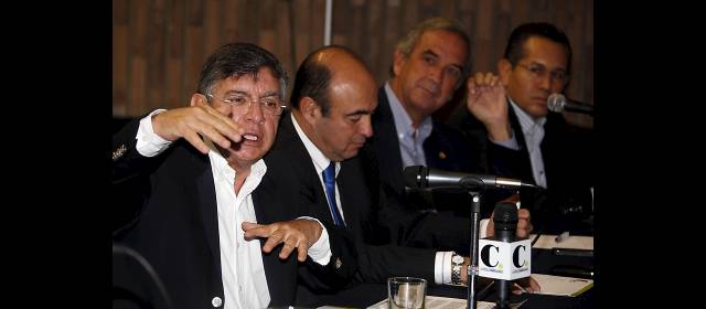 La lucha en el ciclismo es contra la trampa | Una mesa de lujo tuvo el foro en El Colombiano sobre el ciclismo de élite, la cual estuvo encabezada por el presidente de Fedeciclismo, Ramiro Valencia Cossio. FOTO JULIO C. HERRERA