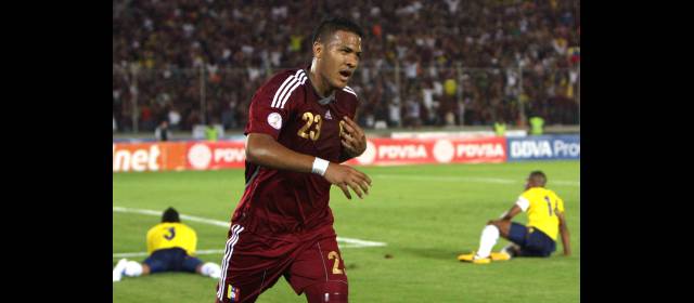 Caída no le resta posibilidades a la Selección | Salomón Rondón, el verdugo de Colombia anoche en Puerto Ordaz. Fue el autor de la victoria 1-0 y figura del juego. FOTO AP