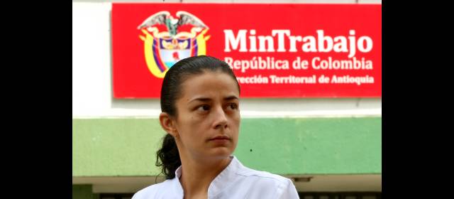 Mintrabajo investiga retiros en Comfenalco | La enfermera Paula Constanza Arango está entre 15 empleados de Biosgino despedidos ayer por Comfenalco. FOTO JUAN A. SÁNCHEZ