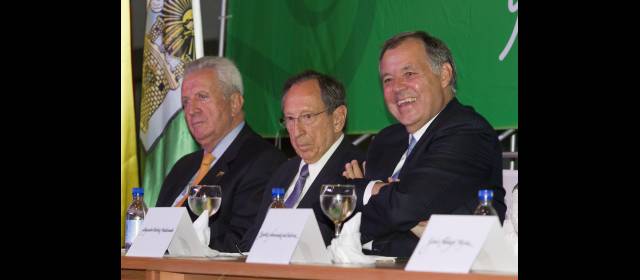 Ordóñez enfiló baterías contra el proceso de paz | Gabriel Harry, Juan Gómez y Alejandro Ordóñez, en el homenaje. FOTO EDWIN BUSTAMANTE